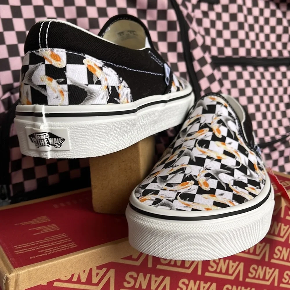 Vans WMNS Classic Slip-0n
Checkerboard Koi/Black
VN0A5JMHVG3
Sneakers - Picture 10 of 16